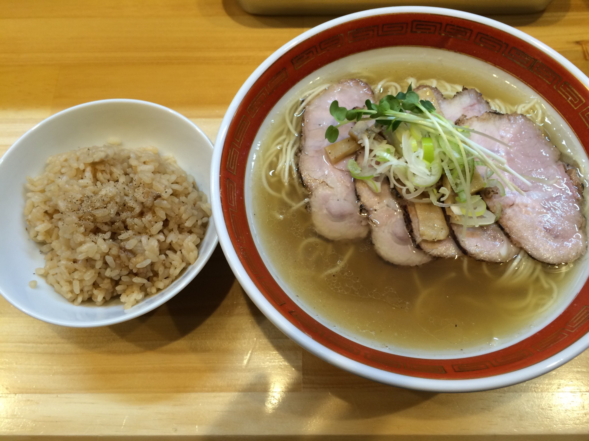 武蔵新城の鶏と魚介系塩ラーメン「シンジョー」